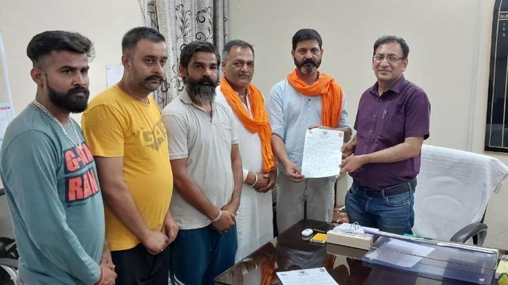 Vishwa Hindu Parishad delegation submitted a memorandum to the SDM