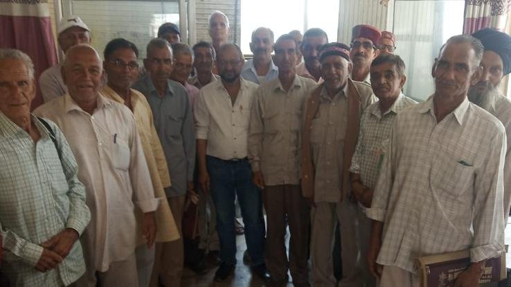 Retired employees discussed various demands in the meeting