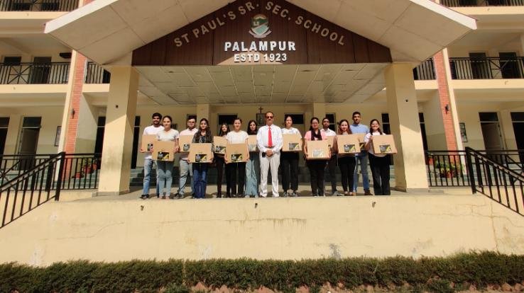 Laptops found by 22 meritorious students of St. Paul's School