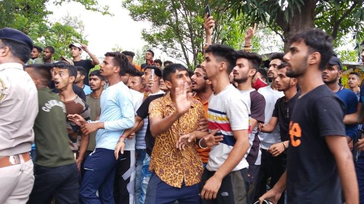 Before PM Modi's Dharamshala, youth protested