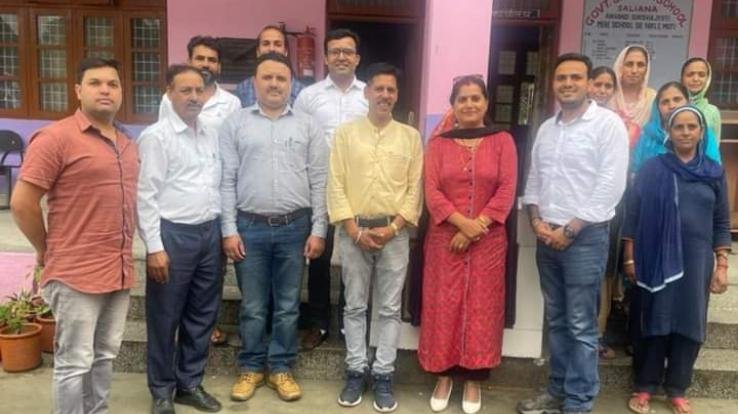 Non-teacher unit held a meeting and discussed