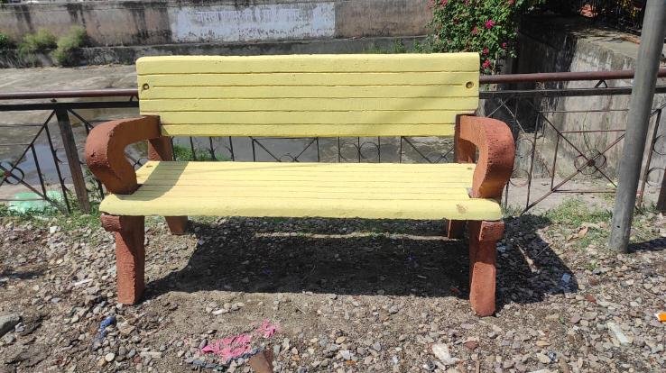 12 benches set up in the market with the help of traders