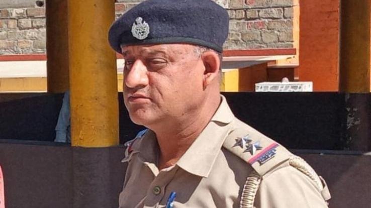 you drive a car without number, then there will be strict action - station in-charge