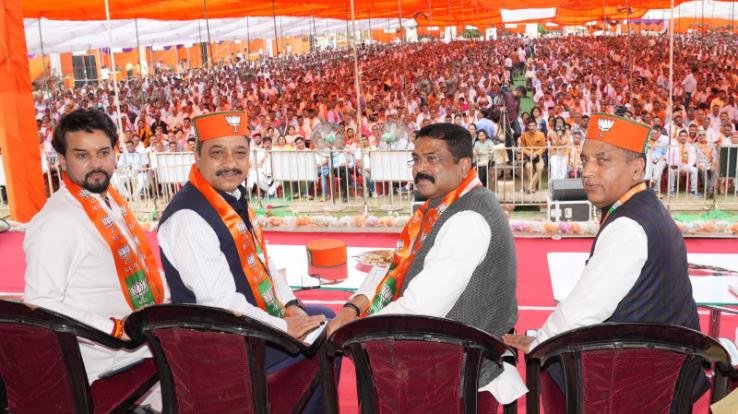 CM urges workers to take the welfare policies of the government to the people