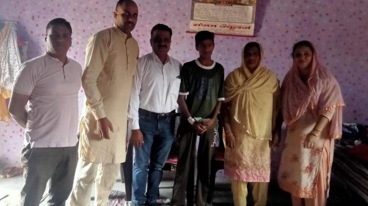 Bhadoli School SMC Committee gave financial help to the needy student