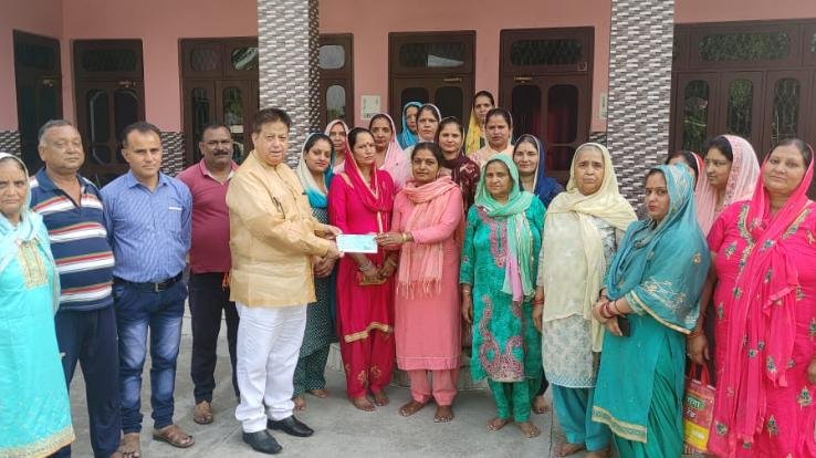 Former MLA Kaku distributed assistance to women's circles