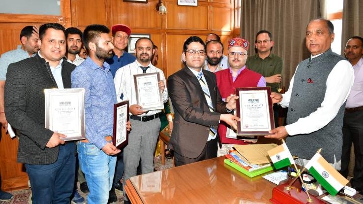 Members of Chess Marathon meet Chief Minister