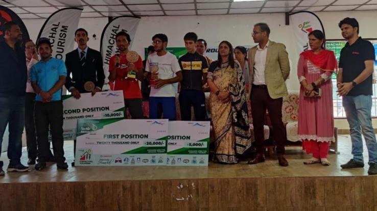 Dr. Sadhna Thakur concludes Himachal Cycling Rally at Janjehli