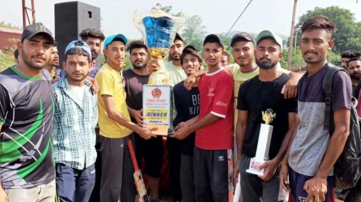 Night cricket competition organized in Surajpur