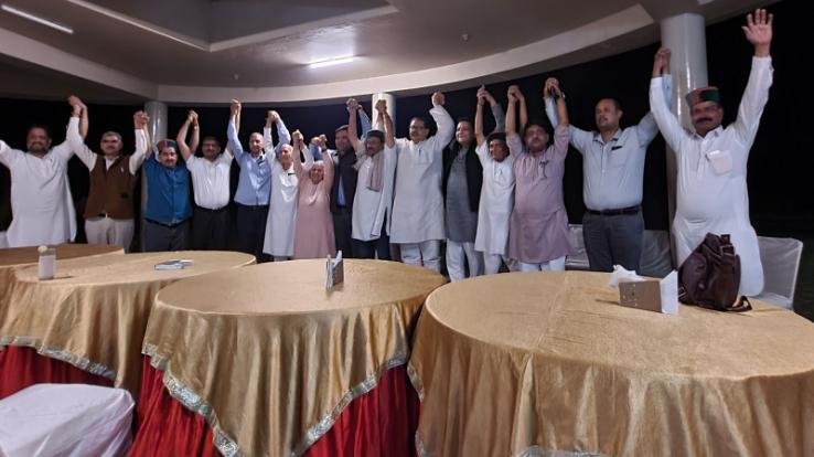 Congress leaders show solidarity