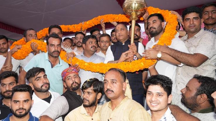 CM lays foundation stone and inaugurated 21 developmental projects costing about 117 crores in Ghumarwin area.