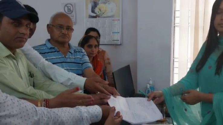 People of Aparthehadu Ropri protested, gave memorandum to SDyam