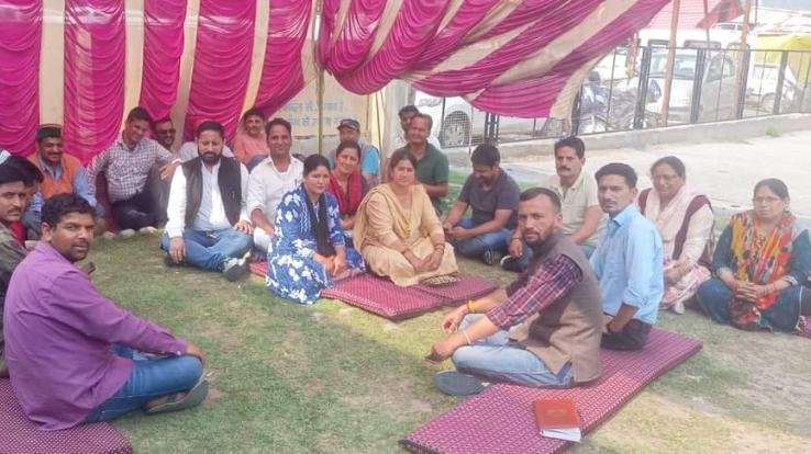  All district-council officers/employees of Rohru block saved the bugle of pan down strike