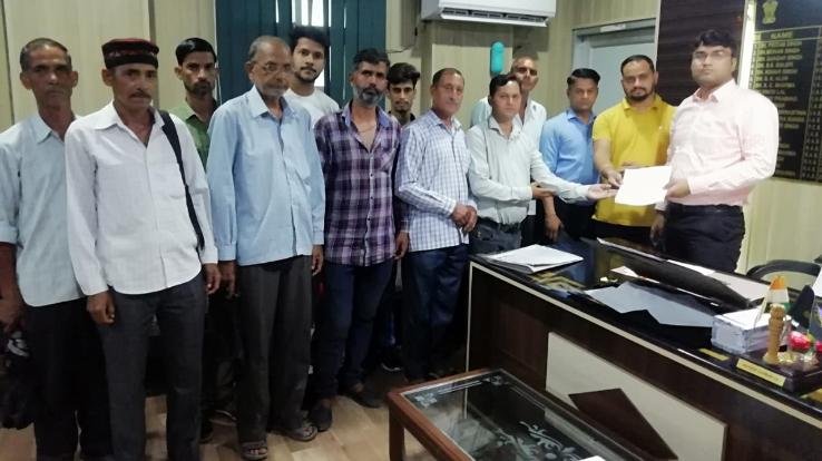 People of Nandrul village met SDM Kangra and told the problem