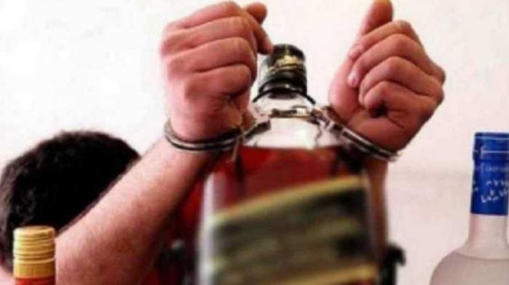Dehra: 12 bottles of country liquor recovered from shopkeeper