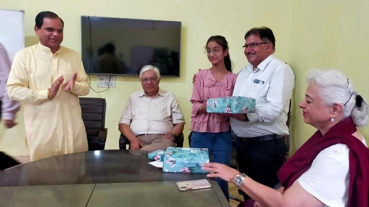 Muskaan honored by giving memento