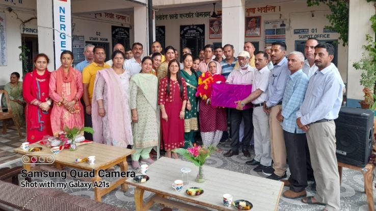 Dadlaghat: Farewell ceremony organized at Government Adarsh ​​Senior Secondary School, Dhundan