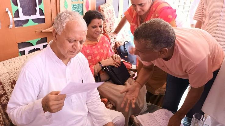 Dharampur (Mandi) : Jal Shakti Minister heard public problems in various villages of the area, most of them were settled on the spot