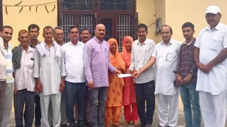 Former MLA Manohar Dhiman listened to people's problems