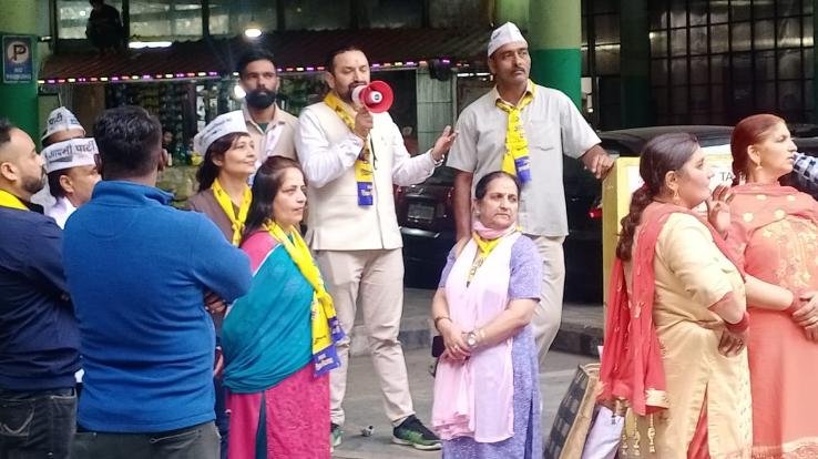 AAP workers launched door-to-door change march campaign