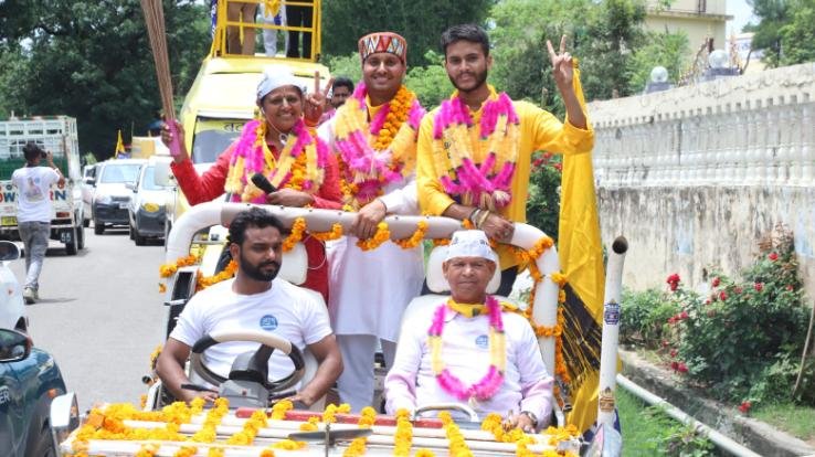 Massive crowd of people is testimony to the fact that people are ready for change 