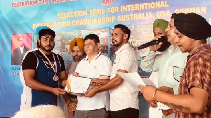 Aman Chauhan won silver medal in Indian Power Lifting held in Punjab