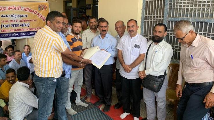 Sukhwinder Singh Sukhu came out in support of Zilla Parishad cadre sitting on strike