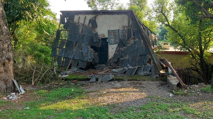 Old ticket counter of Lunsu railway station collapsed, survivors narrowly