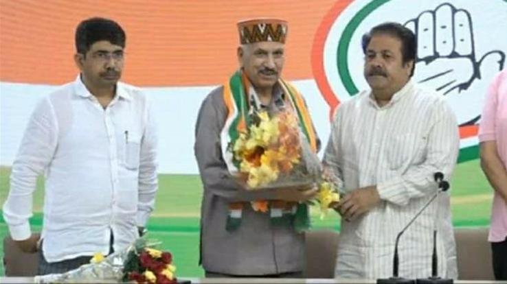 Big blow to BJP, former president Khimi Ram Sharma joined Congress