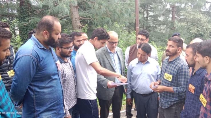 Quality of food should be improved in university hostels- Kamlesh Thakur