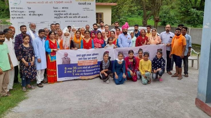 Public welfare schemes of the government told to the people by the artists of Lok Natya Kala Manch