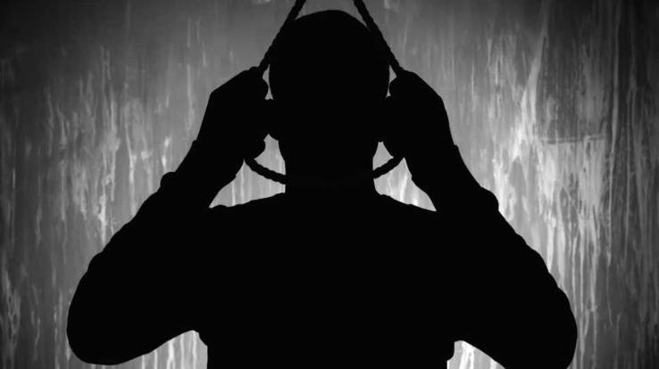 38-year-old woman commits suicide by hanging herself from a fan at home