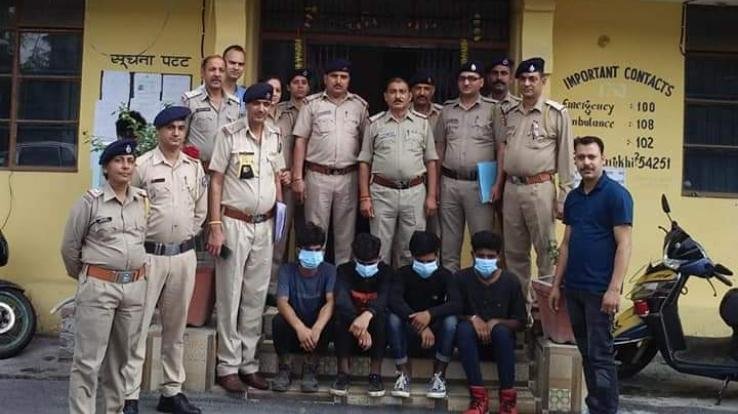 Police station in-charge Subhash Shastri's team caught the gang of thieves