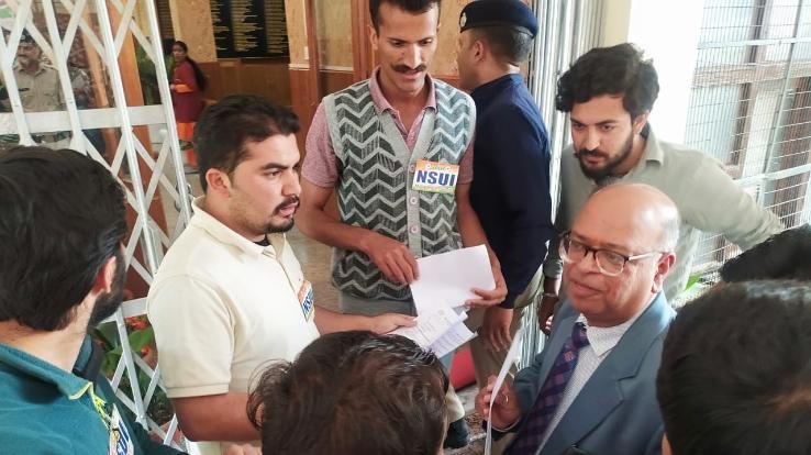 NSUI submitted memorandum to the executive members in the university