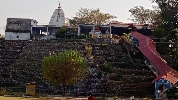 Kunjeshwar Mahadev Temple of Lord Shiva is known from Kujwa place