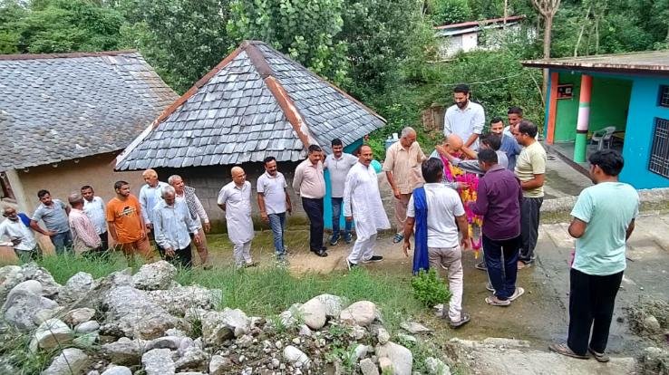 Residents of Badsehra village thanked MLA Narendra Thakur for getting the road cleared.