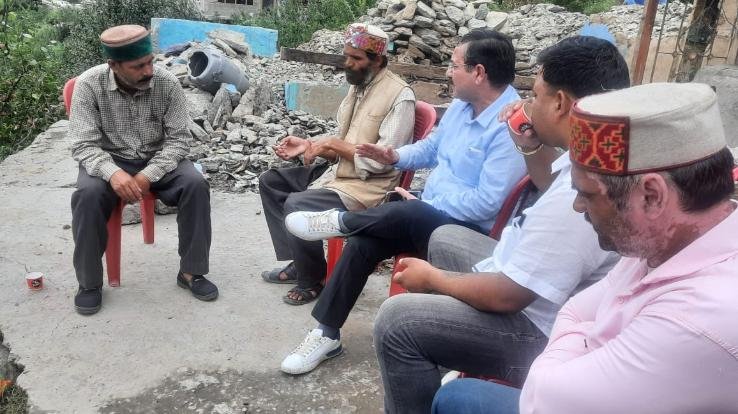 HPMC Vice President Ram Singh met the affected family in Dharth village