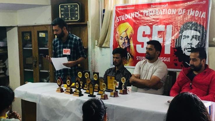 Awards distributed to school children by SFI Shimla Urban Committee