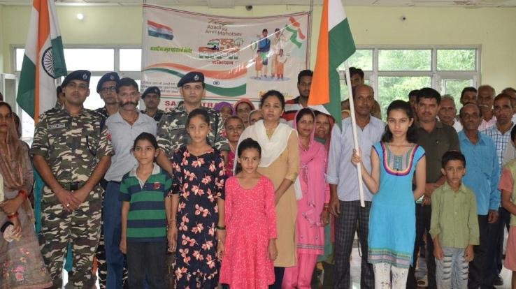 Officials of SSB Sapri made people aware on the flag campaign at Har Ghar