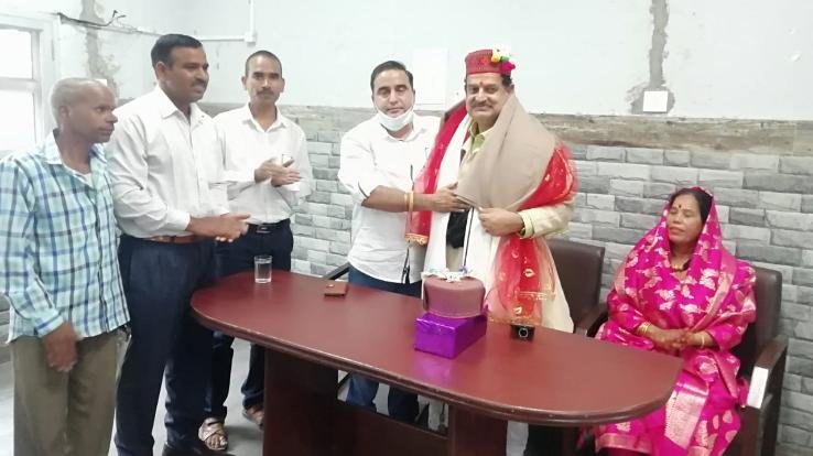 Retirement of Bhuvnesh Sharma in traditional dress, served for 38 years