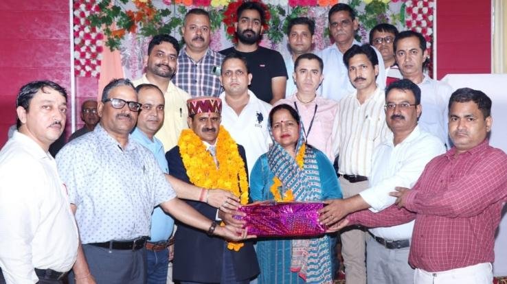 Employees gave farewell party to Assistant General Manager Saroj Kumar