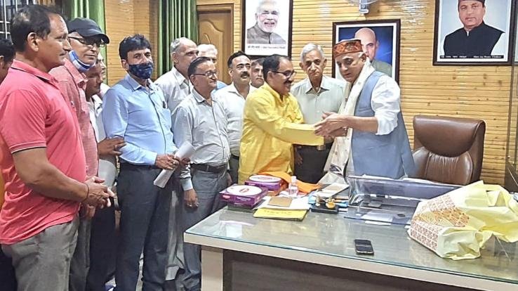 Didwin Tikkar area residents thank Narendra Thakur