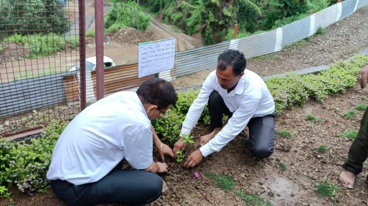 principal established the foundation in the memory of his son