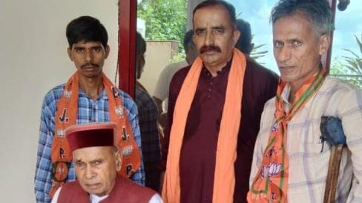 Hamirpur: Well-known Congress MLAs join BJP