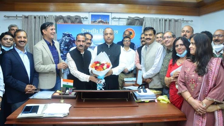 College professors thank the Chief Minister for the revised UGC pay scale