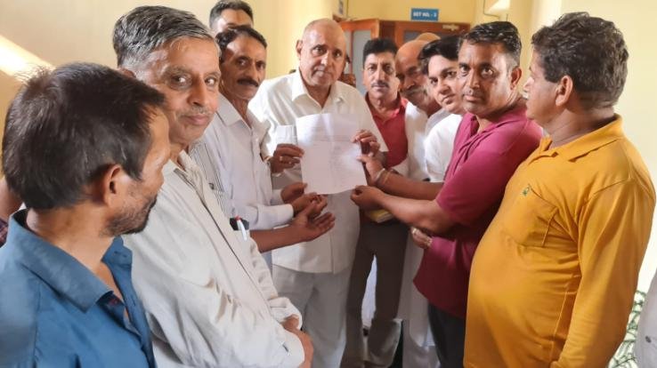 Delegation met Avinash Rai Khanna regarding demands under the chairmanship of Virendra Chaudhary