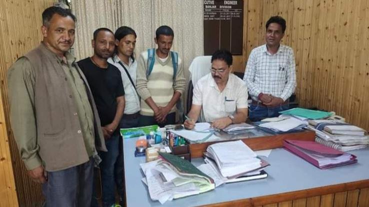 Local people mobilized to improve the bad roads of Tirthan Valley and protect life and property