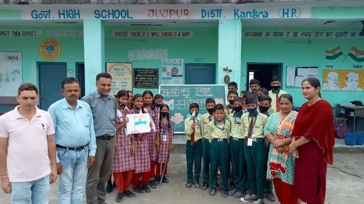 Organizing the Amrit Festival of Independence in Jujpur Vidyalaya