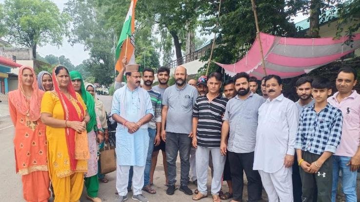 public will answer to the high inflation and unemployment: Surindra Mankotia