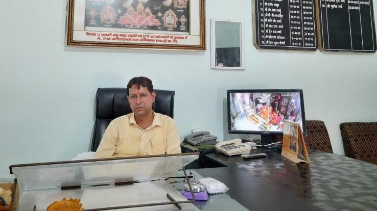 Suresh Sharma took over the additional charge of the officer of Kangra Bajreshwari temple
